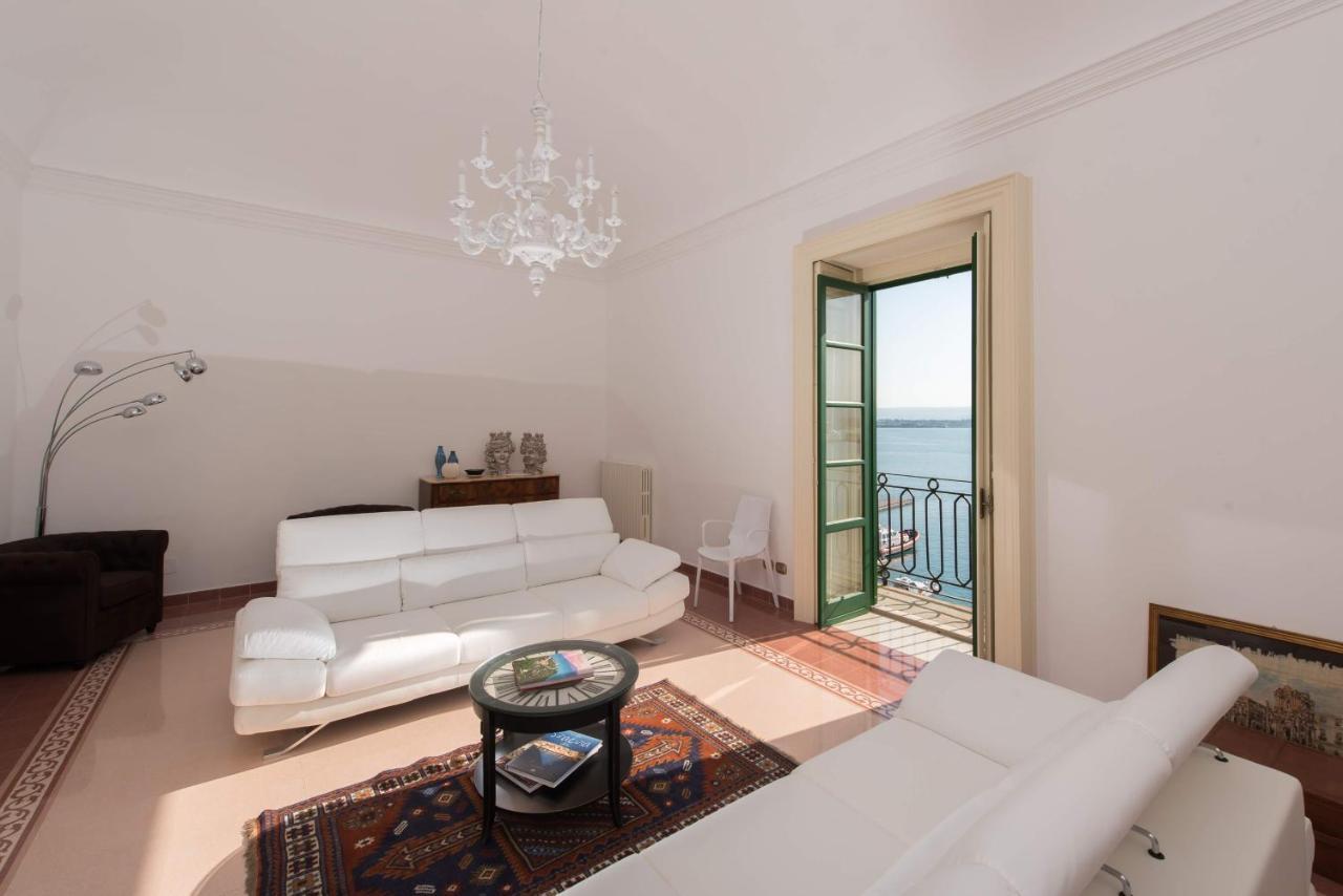 Duomo Seaside Deluxe Apartment By Ortigia Apartments Сиракуза Екстериор снимка