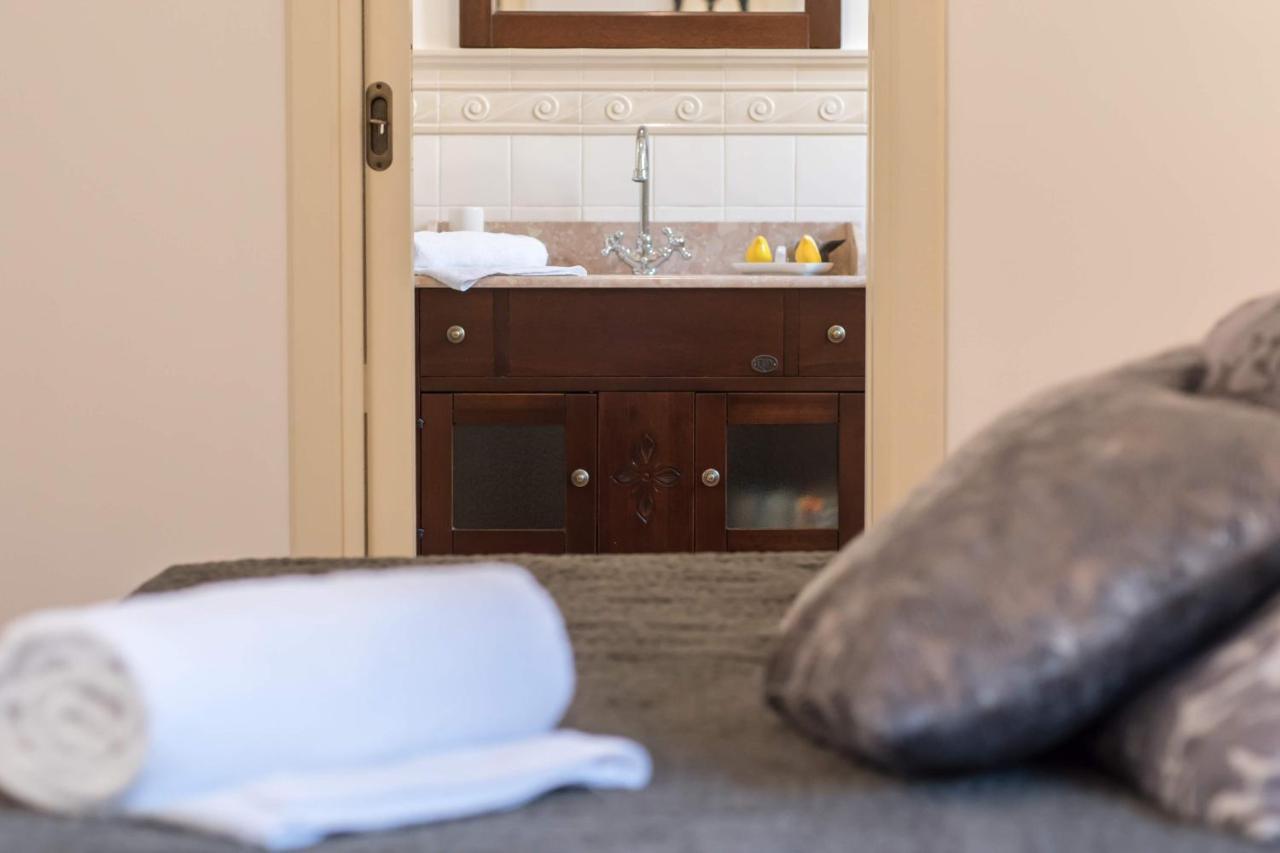 Duomo Seaside Deluxe Apartment By Ortigia Apartments Сиракуза Екстериор снимка