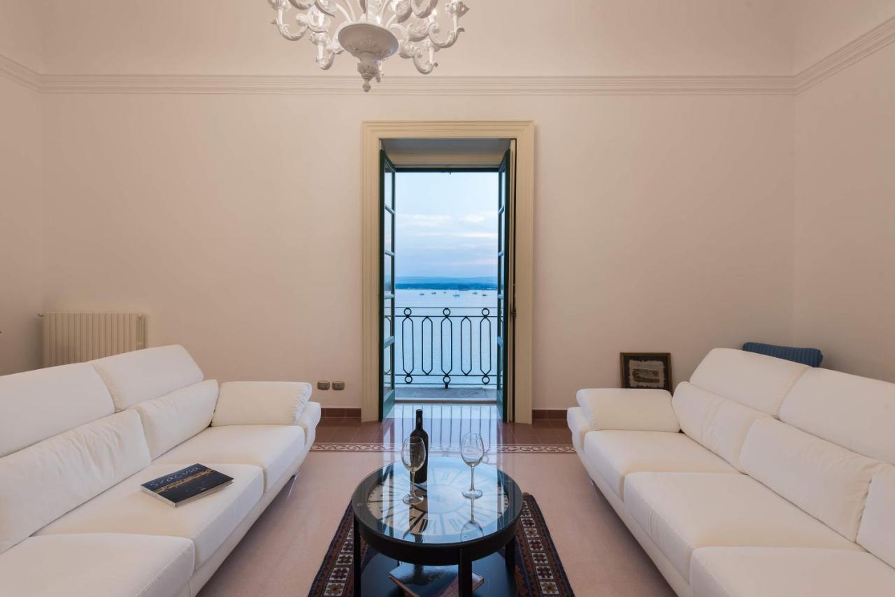 Duomo Seaside Deluxe Apartment By Ortigia Apartments Сиракуза Екстериор снимка