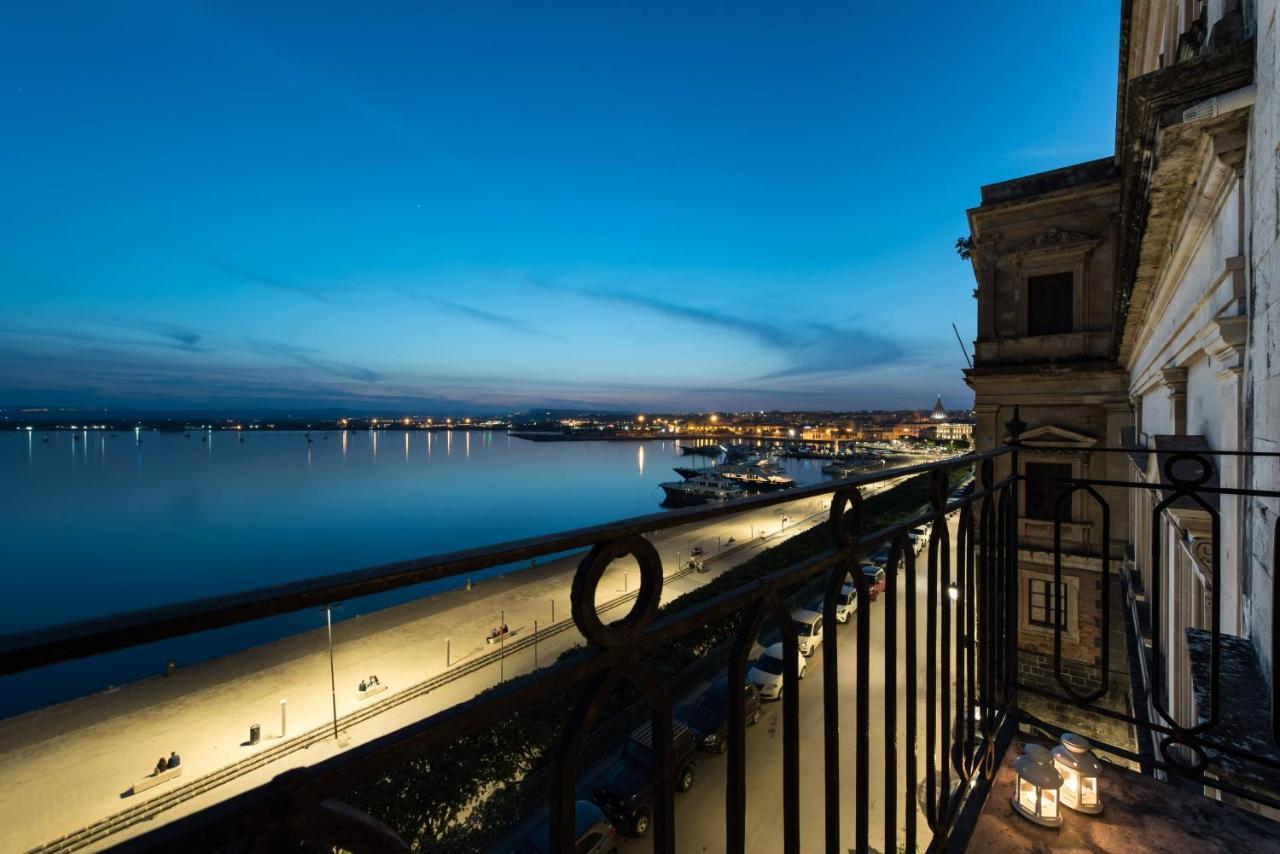 Duomo Seaside Deluxe Apartment By Ortigia Apartments Сиракуза Екстериор снимка
